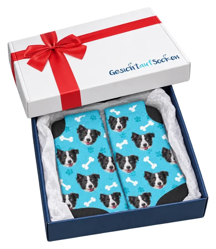 Geöffnete Geschenkbox mit Socken